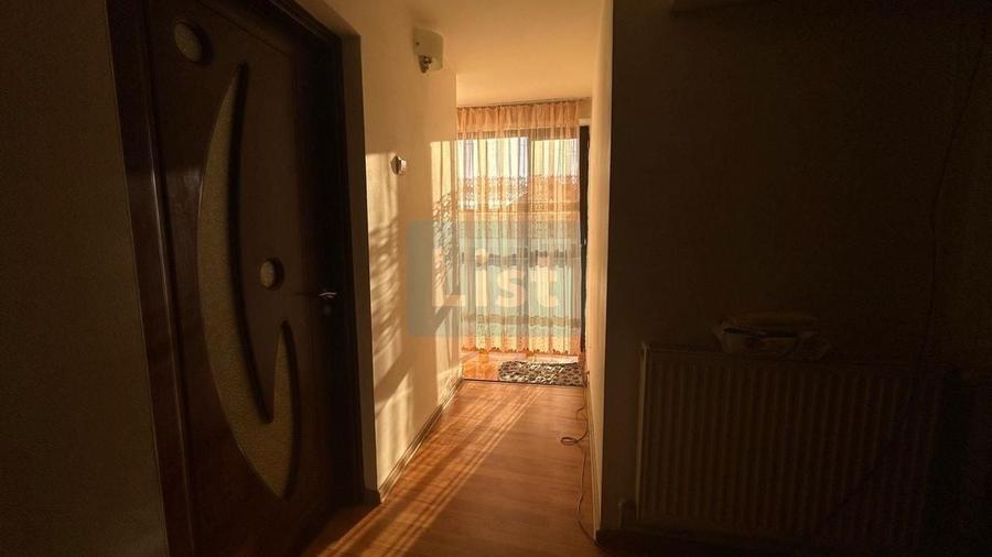 Casă cu 8 camere cu Canalizare în Drăguțești