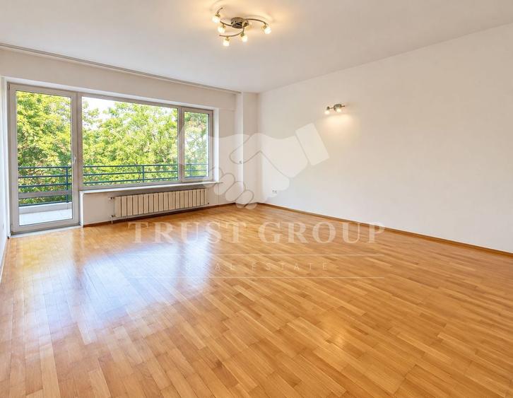 Apartament cu 4 camere decomandat în Primăverii
