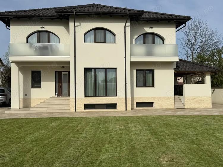 Casă cu 5 camere cu Teren 1213 Mp în Ostroveni