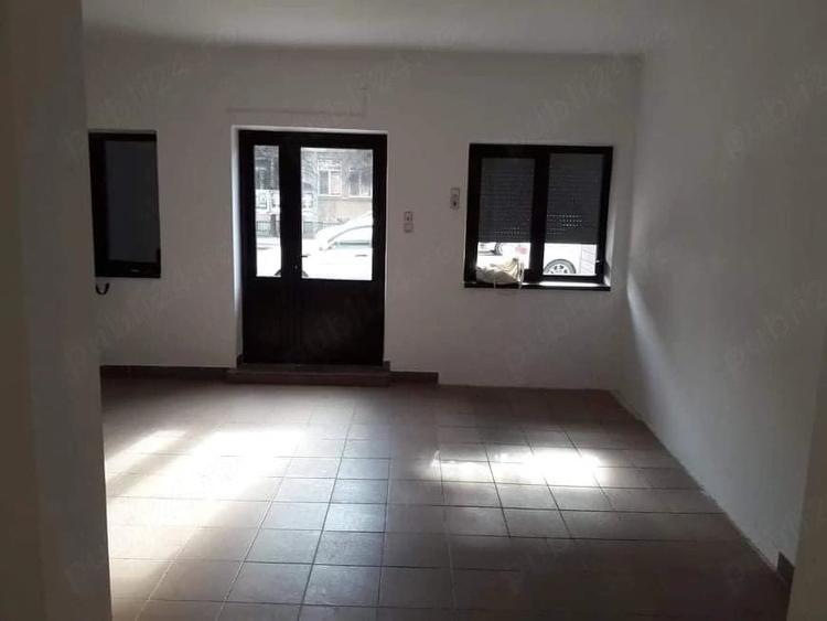 Spațiu comercial, de 50 mp, în Central