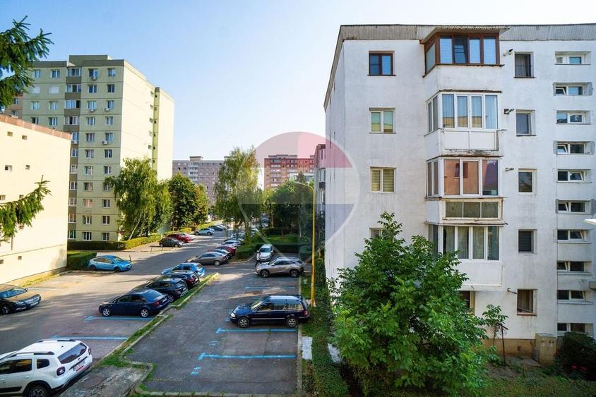 Apartament cu 3 camere semidecomandat, mobilat în Astra