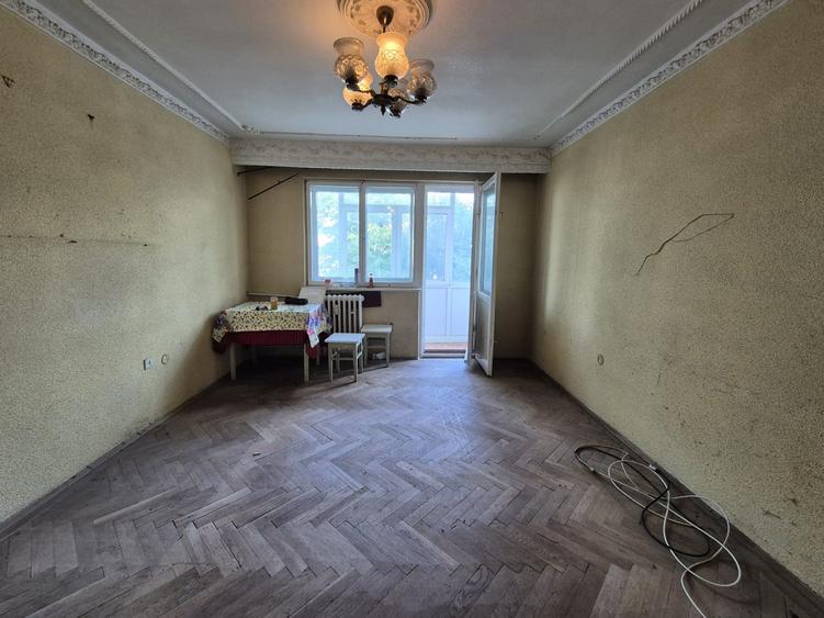 Apartament cu 3 camere semidecomandat în Tomis Nord