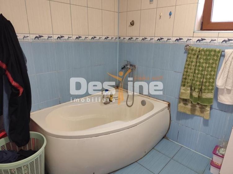 Casă individuală cu 6 camere cu Canalizare în Nord
