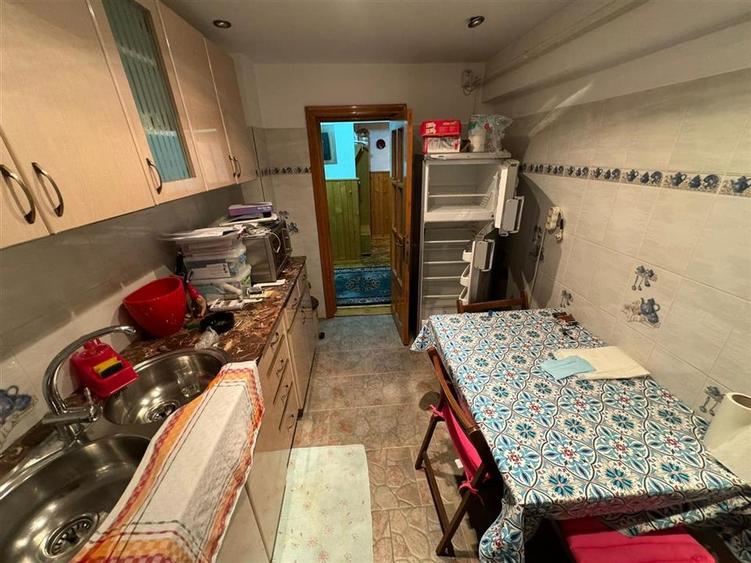 Apartament cu 3 camere decomandat în Sud