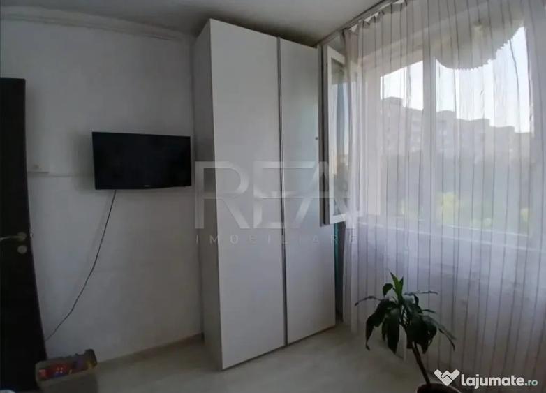 Apartament cu 3 camere decomandat în Drumul Taberei