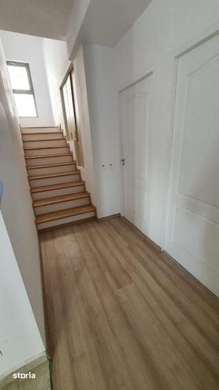 Casă cu 5 camere cu Teren 413 Mp în Grivița