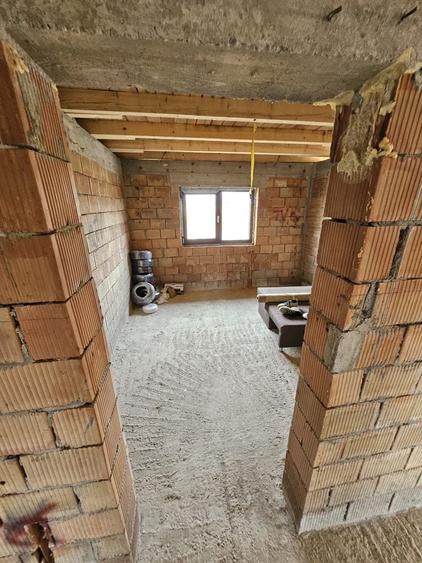 Casă cu 3 camere în Cărpiniș