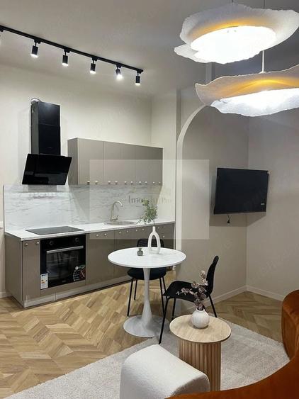 Apartament cu 2 camere decomandat, mobilat în Central