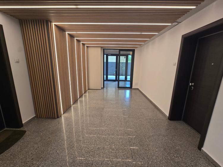 Apartament cu 3 camere semidecomandat în Kiseleff