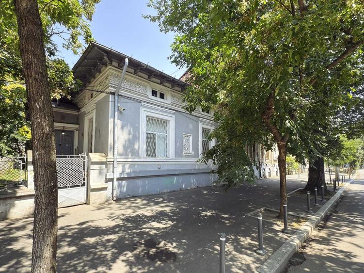 Apartament cu 4 camere semidecomandat în Pache Protopopescu