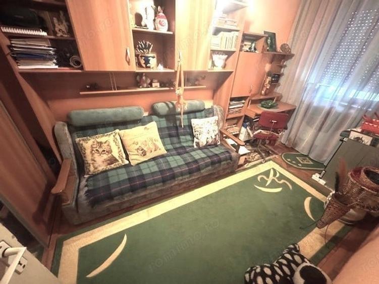 Apartament cu 3 camere semidecomandat în Central