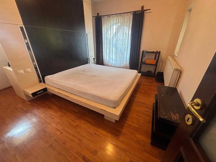 Apartament cu 3 camere decomandat în Exterior Vest