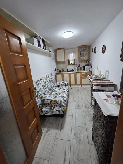 Casă cu 2 camere cu Teren 900 Mp în Preutești