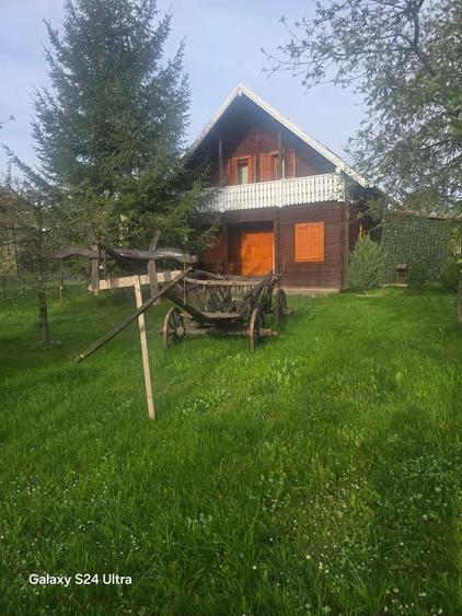 Casă cu 4 camere în Corușu
