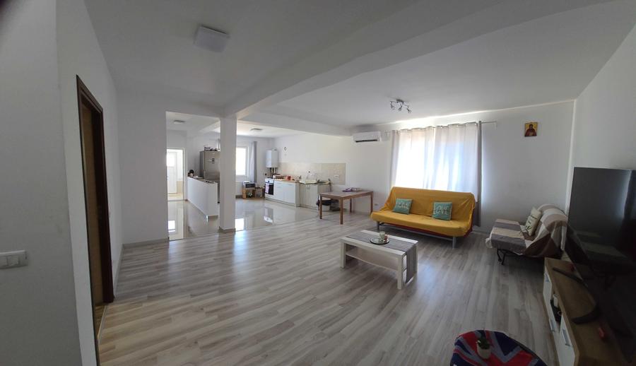 Casă cu 4 camere în Brănești