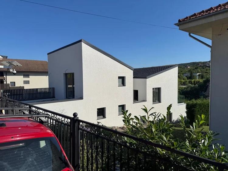 Duplex cu 5 camere cu Canalizare în Chinteni