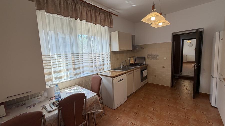 Duplex cu 4 camere cu Canalizare în Roșu