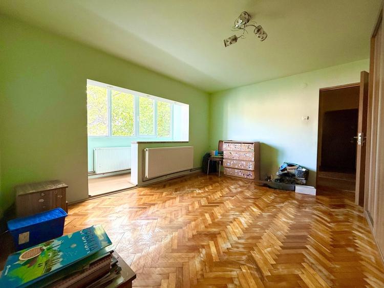Apartament cu 3 camere decomandat, mobilat în Aradului