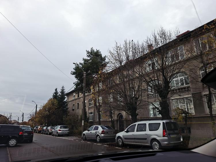 3 camere Exercițiu / fondul vechi , Decomandat / centrala , Amplasament DEOSEBIT - 1