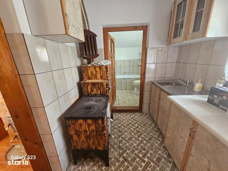 Casă cu 4 camere în Păstrăveni