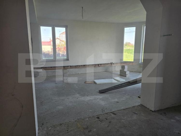 Casă individuală cu 8 camere cu Canalizare în Sud-Vest