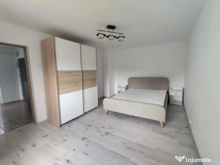 Apartament cu 2 camere decomandat în Poiana