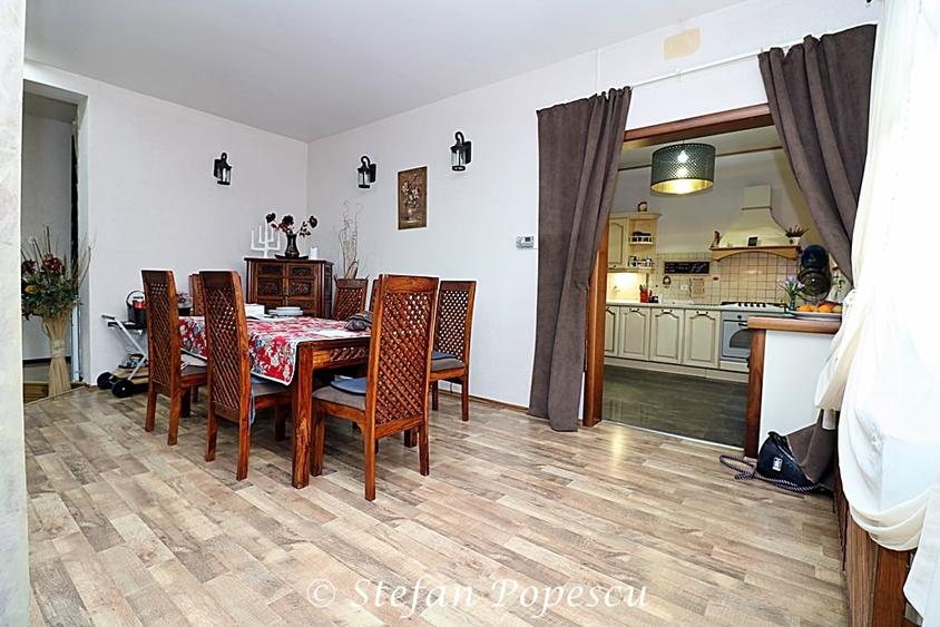Casă cu 5 camere cu Piscina în Izvorani