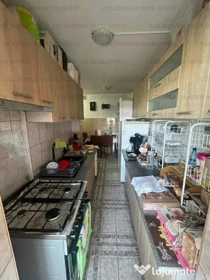 Apartament cu 3 camere decomandat în Bartolomeu