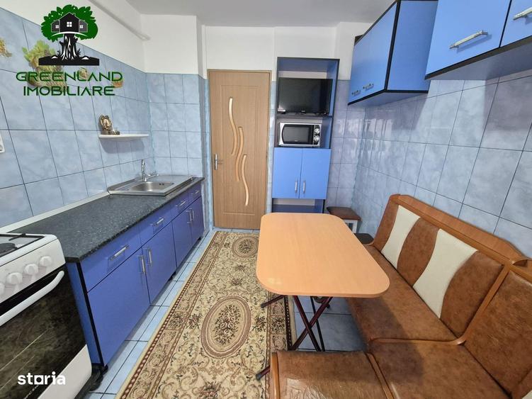 Apartament cu 3 camere decomandat în Podul de Fier
