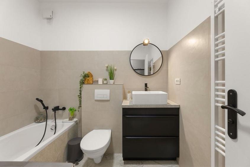 Apartament cu 2 camere semidecomandat în Exterior Vest