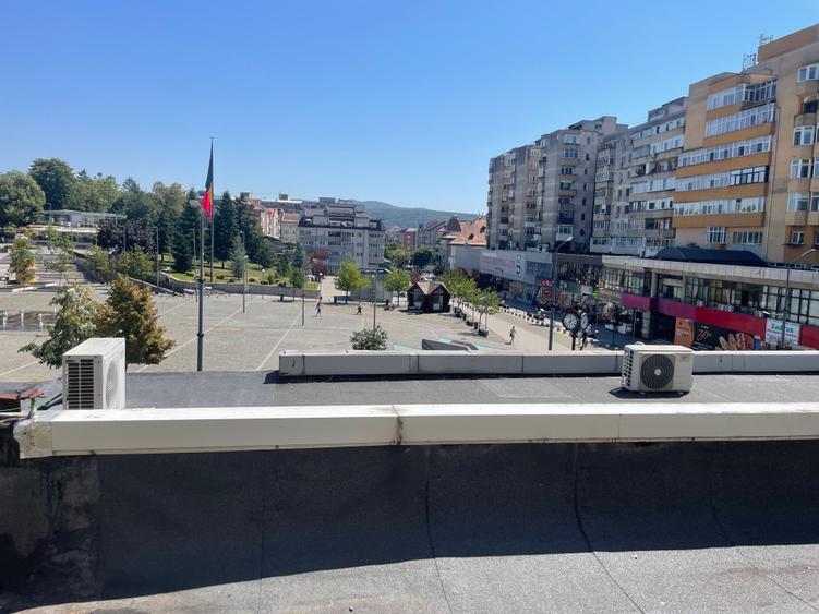 Apartament cu 3 camere decomandat în Ultracentral
