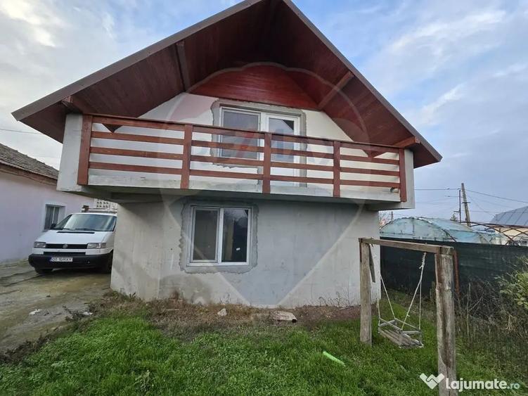 Casă cu 4 camere cu Teren 405 Mp în Periferie