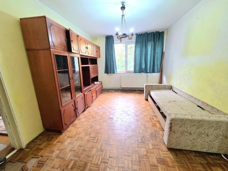 Apartament cu 4 camere semidecomandat în Hipodrom