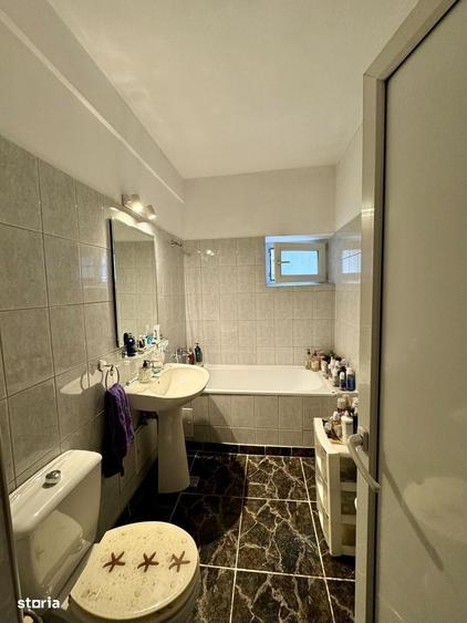 Apartament cu 4 camere decomandat în Pajura