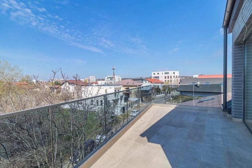 Apartament cu 4 camere decomandat în Sisești