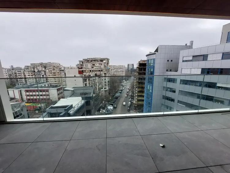 Apartament cu 4 camere semidecomandat în Unirii