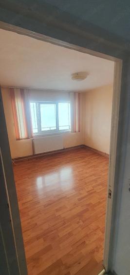 Apartament cu 2 camere decomandat în Vest