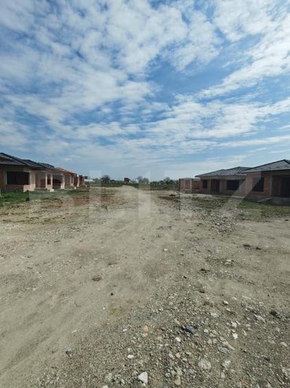 Casă individuală cu 4 camere cu Canalizare în Mihai Viteazu