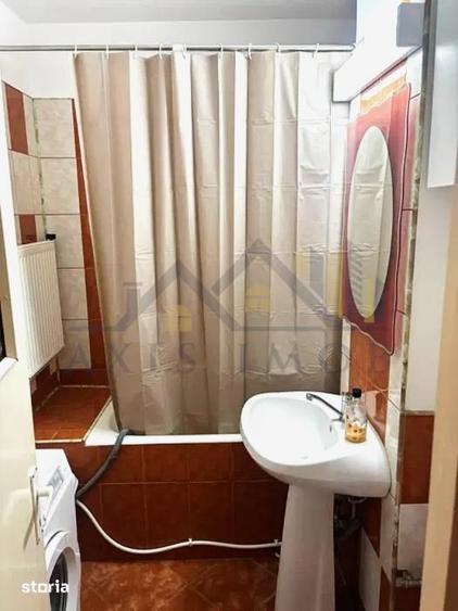 Apartament cu 3 camere semidecomandat, mobilat în Micro 3