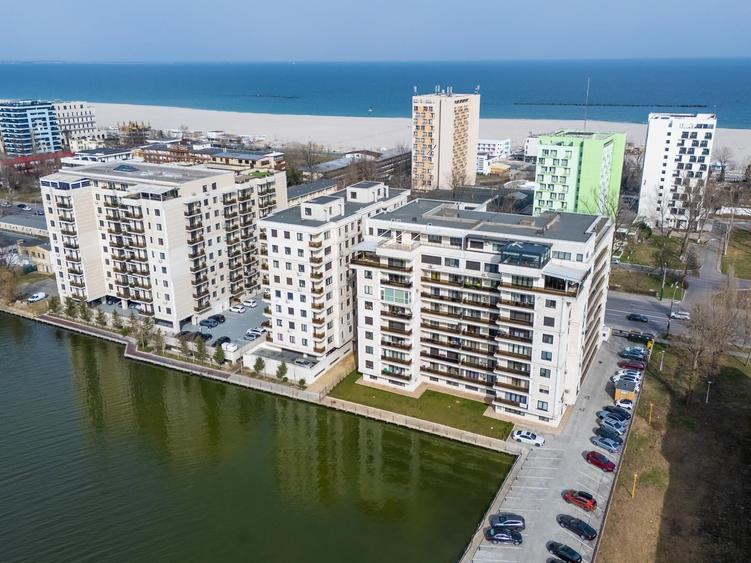Penthouse cu 5 camere decomandat, mobilat în Central
