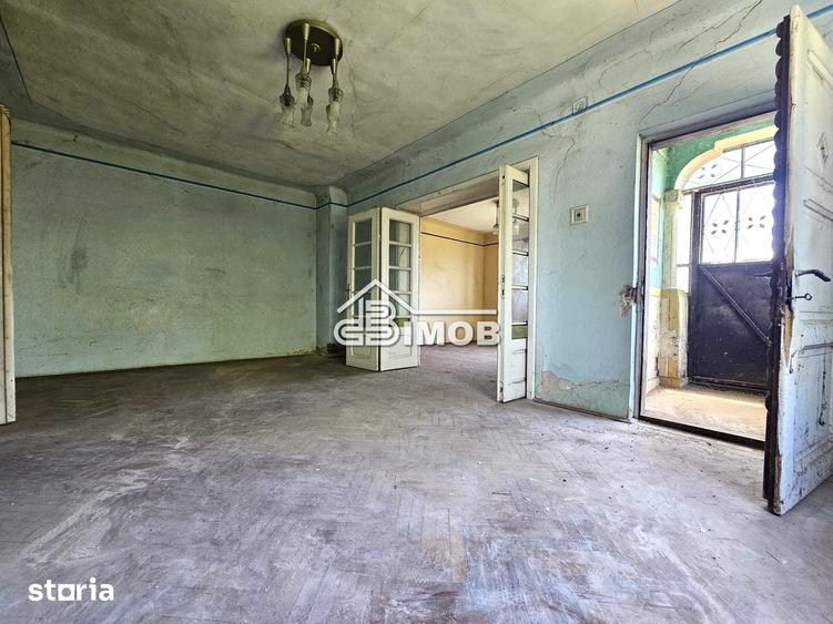 Casă cu 4 camere cu Teren 995 Mp în Ulmi