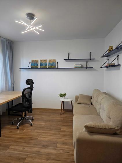Apartament cu 3 camere semidecomandat în Socola