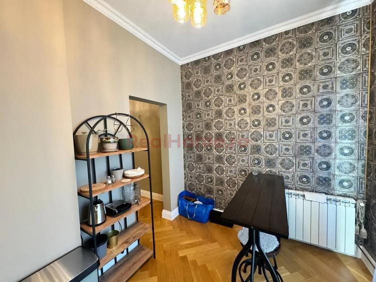 Apartament cu 2 camere decomandat, mobilat în Universitate