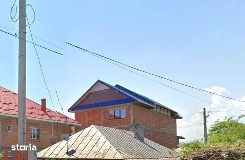 Casă cu 2 camere cu Teren 670 Mp în Săvinești