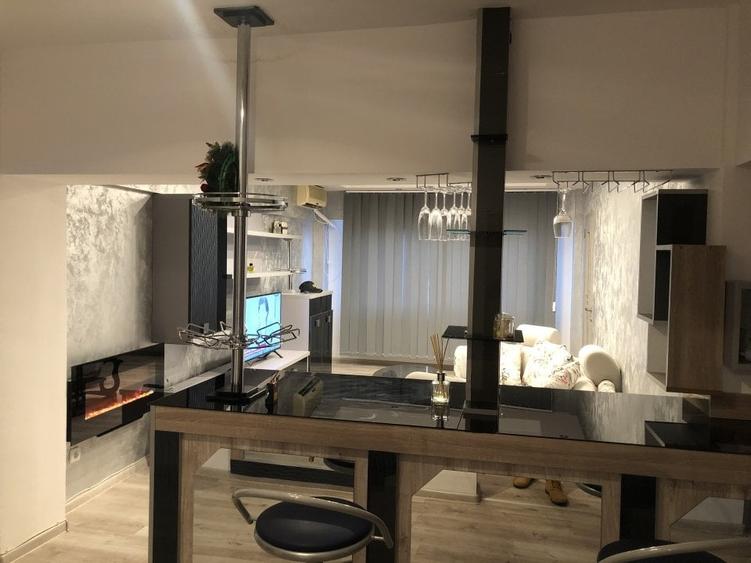 Apartament cu 3 camere decomandat, mobilat în Central