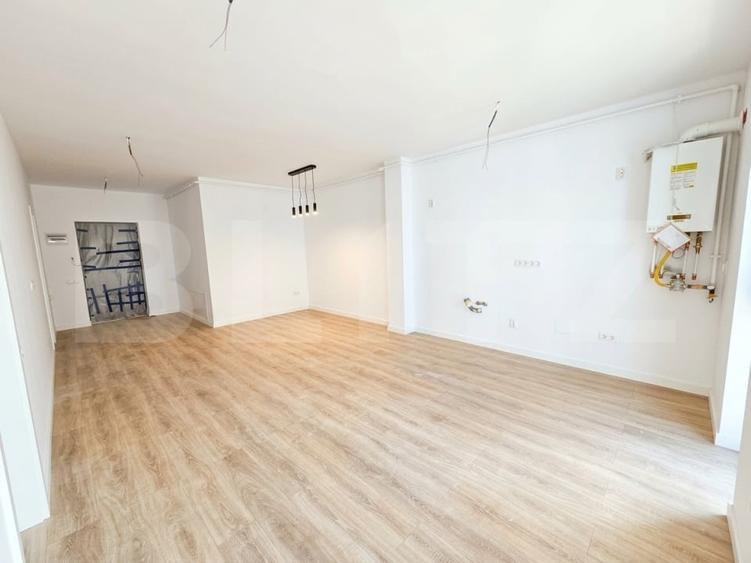 Apartament cu 2 camere semidecomandat, mobilat în Florești