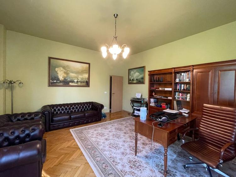 Apartament cu 5 camere decomandat, mobilat în Punctele Cardinale