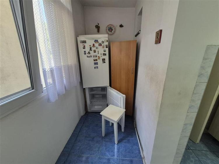 Apartament cu 3 camere decomandat în Aeroport