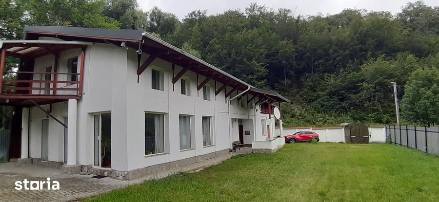 Casă cu 5 camere cu Teren 2000 Mp în Dârste