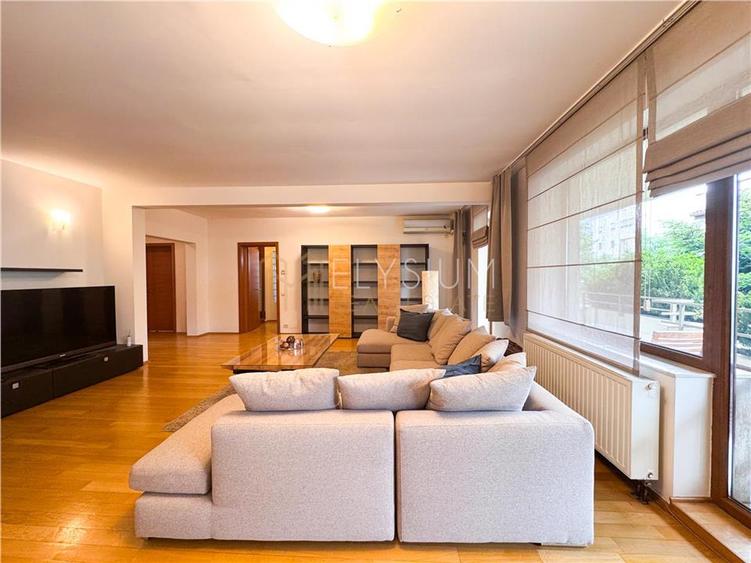 Apartament cu 4 camere semidecomandat, mobilat în Herăstrău